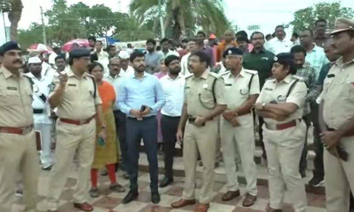 District Collector O Anand and SP Krishna Kanth inspecting  arrangements at the Bara Shaheed dargah in Nellore on Tuesday