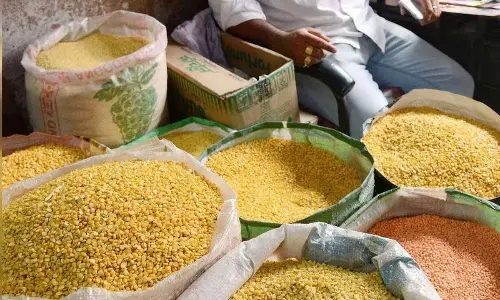 Centre asks major retailers to follow declining mandi prices of key pulses