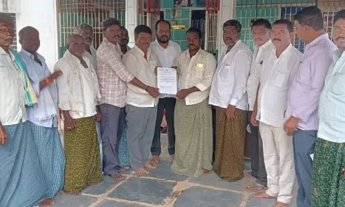 Congress leaders provide an LOC for Vanajas family