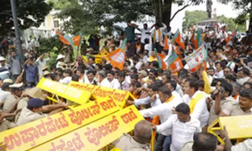 Ktaka BJP protests demanding resignation of Siddaramaiah in Tribal Welfare Board case