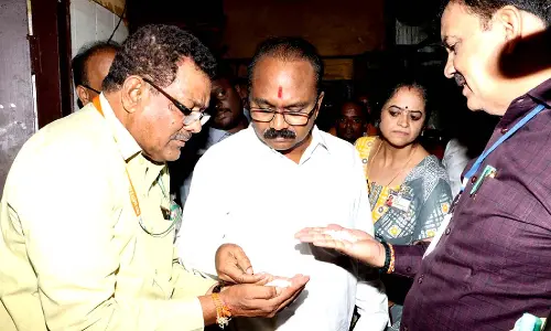 Shocking! TTD EO finds rotten veggies in a hotel in Tirumala