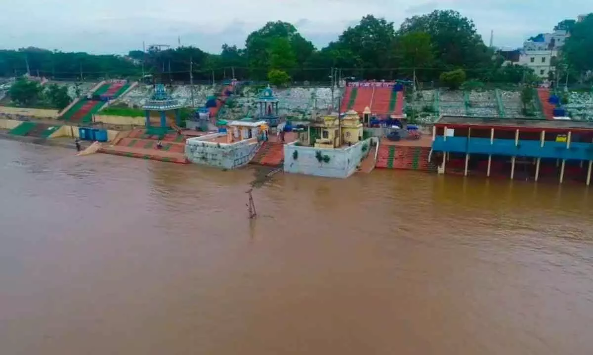 Godavari flood mar feet’s 32.8 at Bhadrachalam