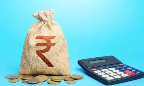 Re falls to all-time low of 83.66/$