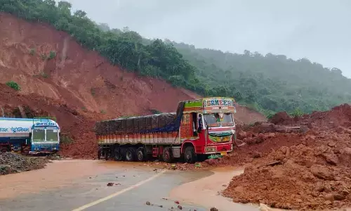 Shiroor hill slide: Truck still trapped under mud with driver inside the cabin