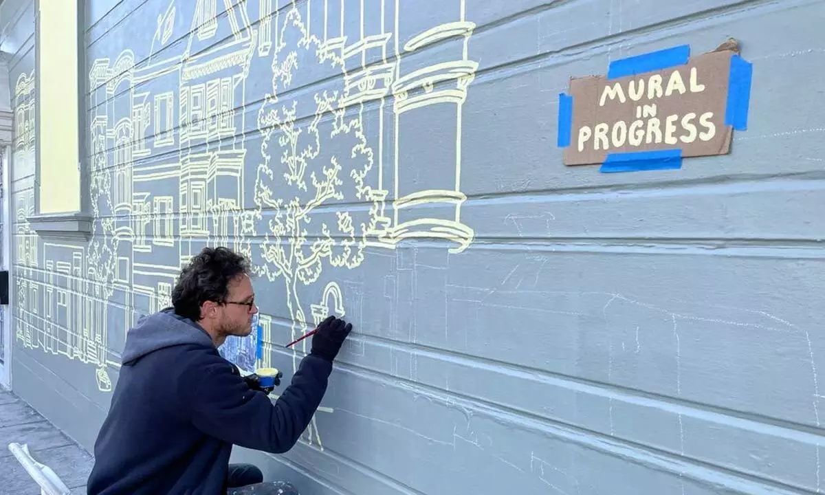 San Francisco artist Amos Goldbaum working on a mural near Mission Dolores,  Photo: Brenda Tucker