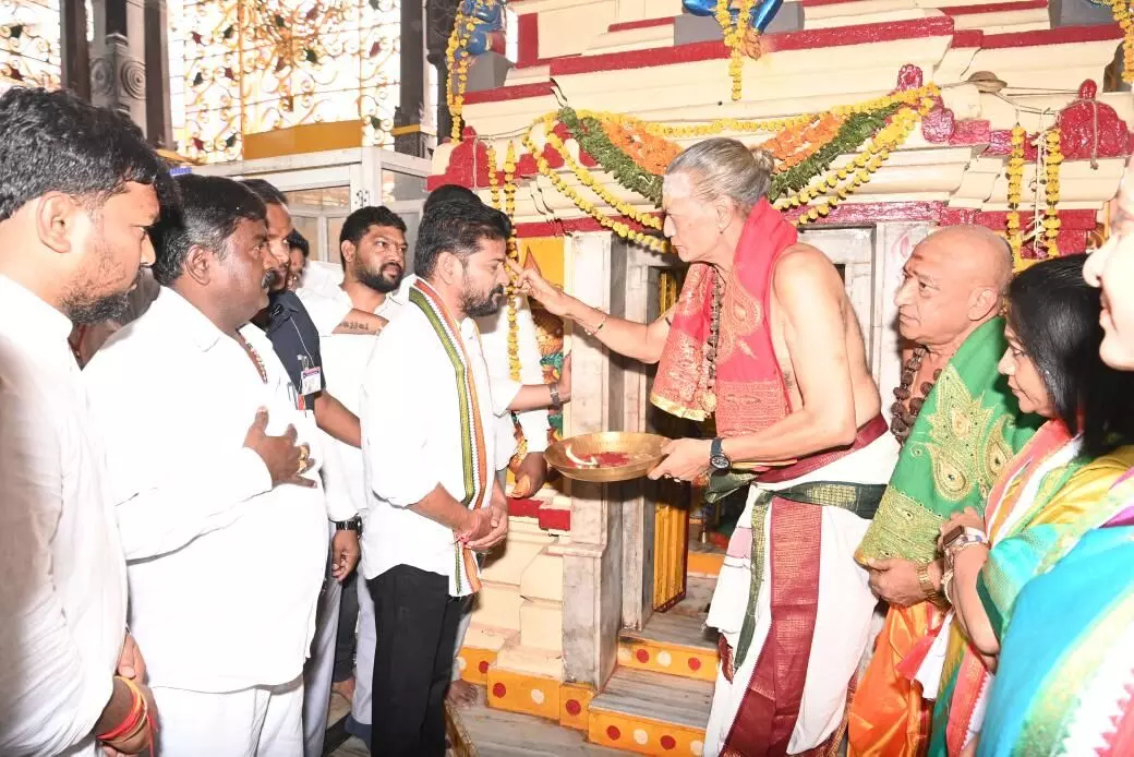 Telangana CM Revanth Reddy offers prayers at Secunderabad Ujjain Mahankali Temple