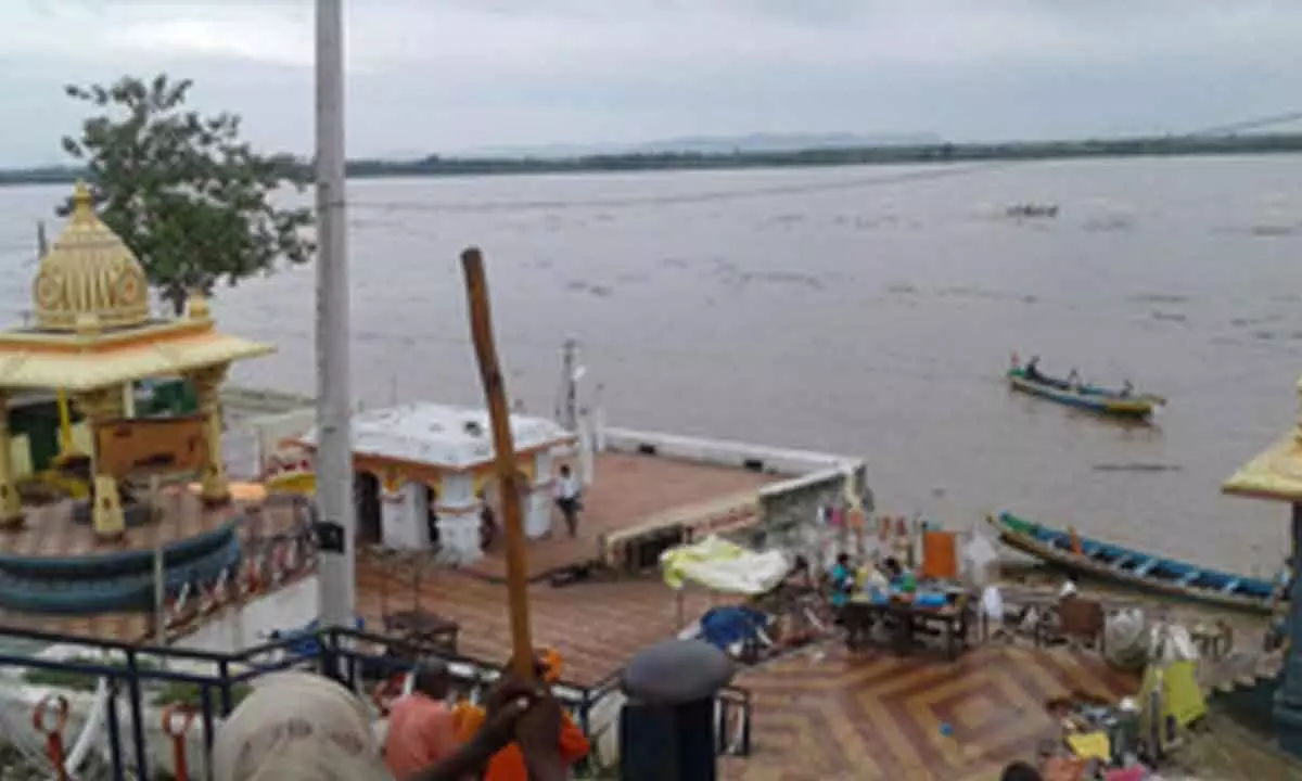 Godavari crosses first danger mark at Telanganas Bhadrachalam