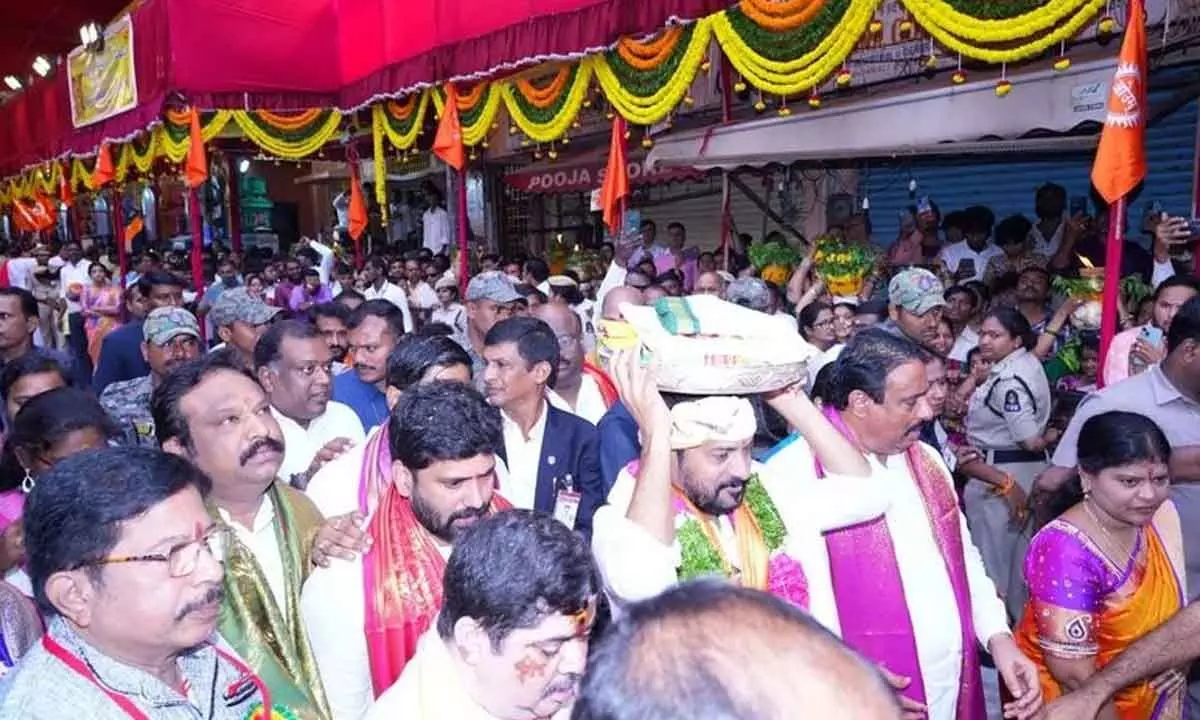 Lashkar Sways to Bonalu Beats