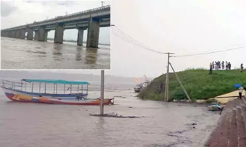 Water level in Godavari River crosses 35ft