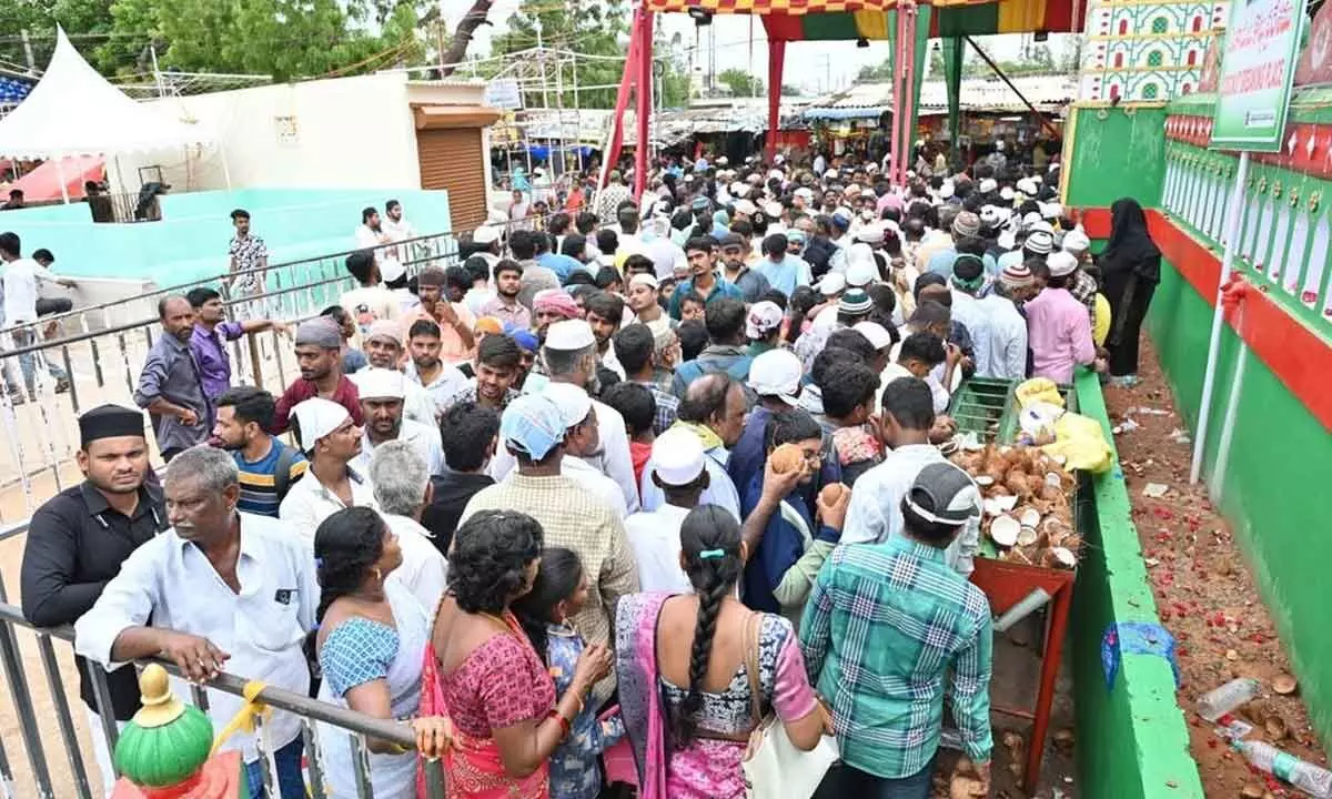 Devotees waiting in queue at Bara Shahid Dargah in Nellore  on Sunday