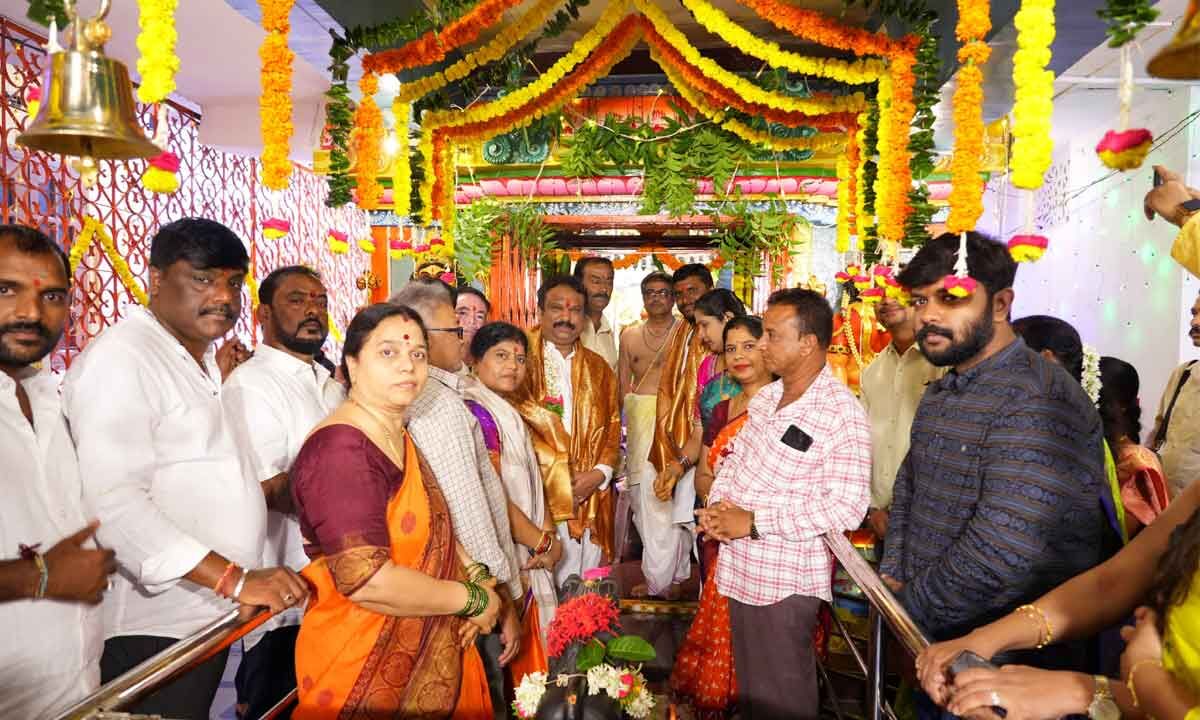 MLA Sri Ganesh seeks blessings for Cantonment Constituency during ...