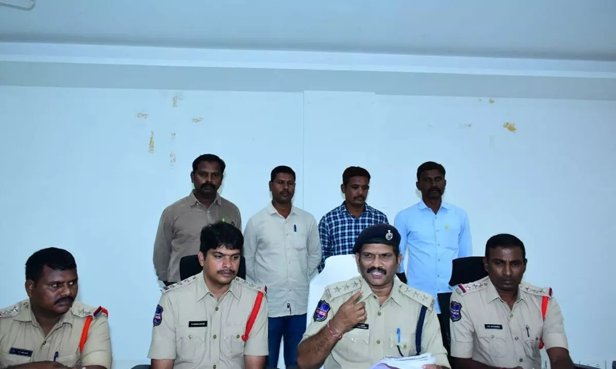 Gadwal Police Crack Day Light Theft Cases , Recover 19 Tulas of Gold