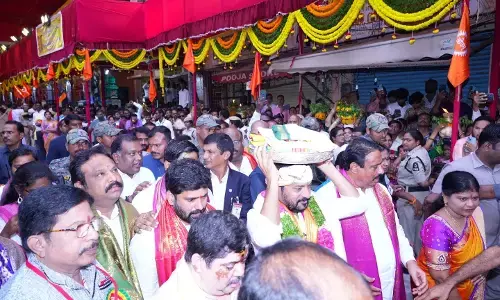 Legislator Shri Ganesh Offers Special Pooja to Goddess Ujjaini Mahankali at Secunderabad Bonala