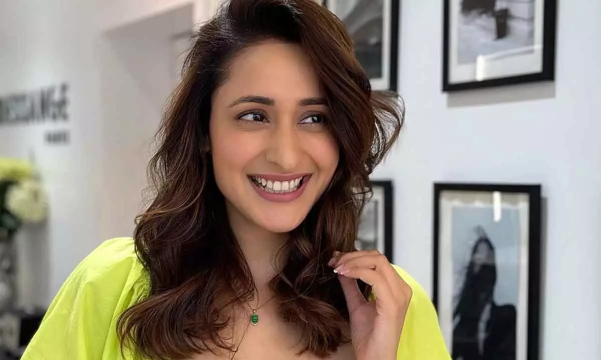 Pragya Jaiswal as freshly cut mosambi