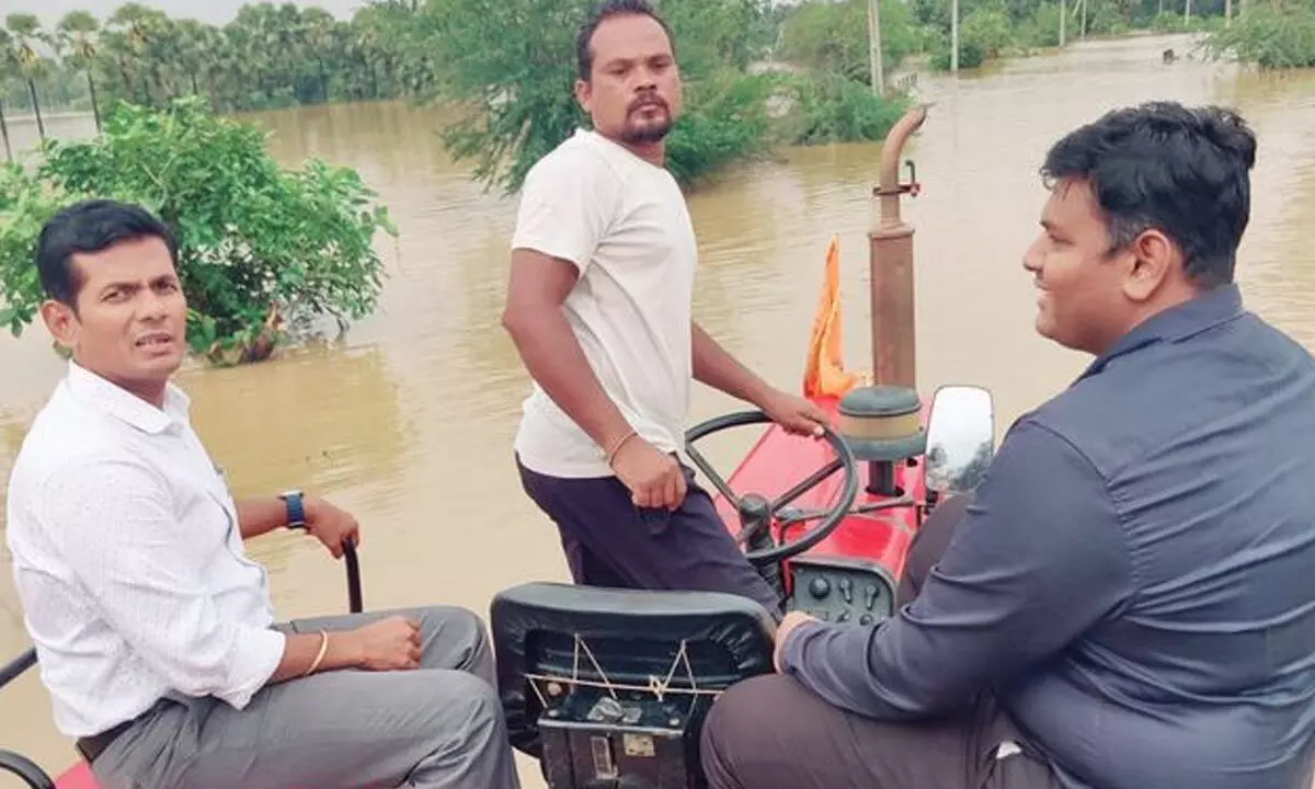 Collector AS Dinesh Kumar touring flood affected areas in Chinturu and Nellipaka areas on tractor