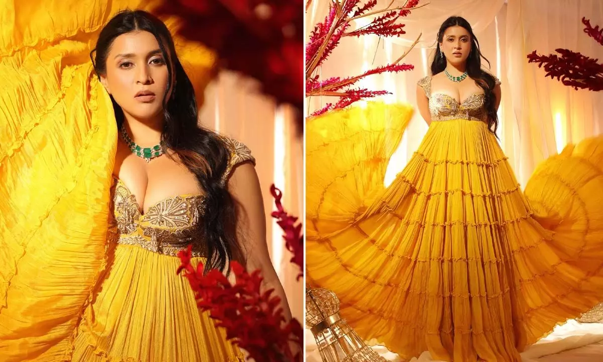 Mannara Chopra dazzles in Yellow