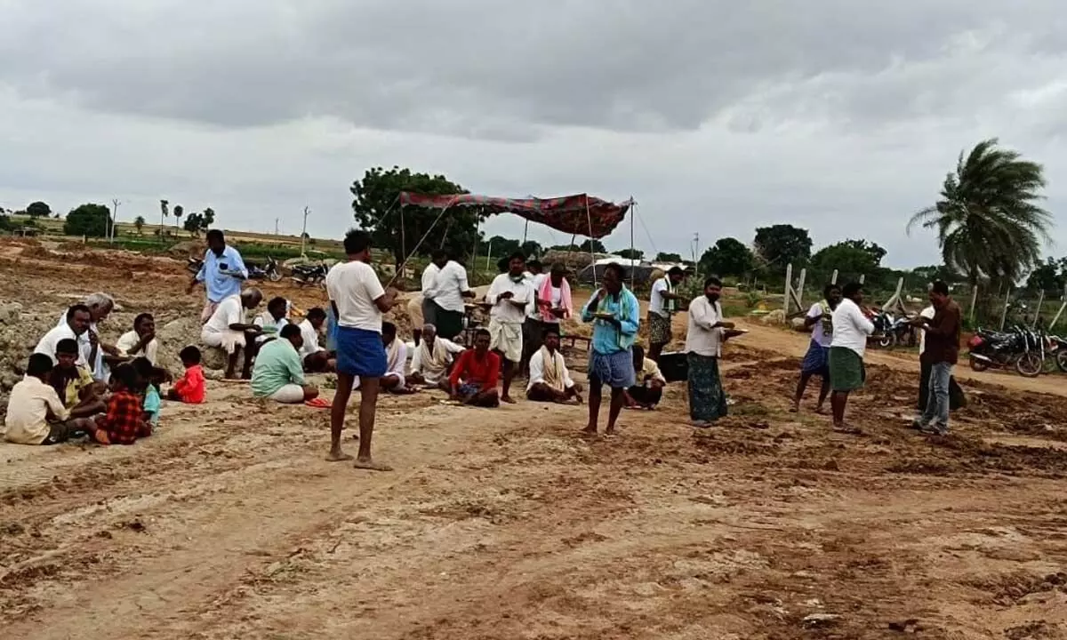 Farmers Protest on Second day Over the Neglected Compensation in Bharath Mala Road