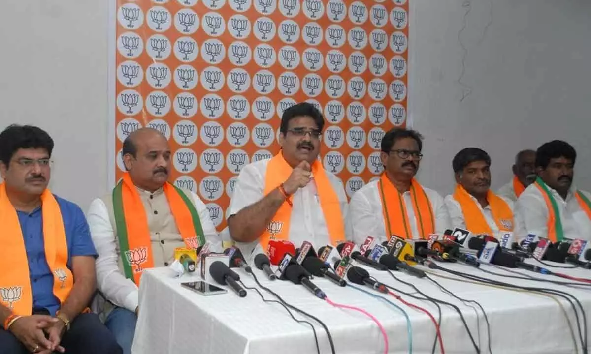 BJP AP chief spokesperson Lanka Dinakar speaking at a press conference in Ongole on Thursday  							Photo: Ajay Babu Gera)