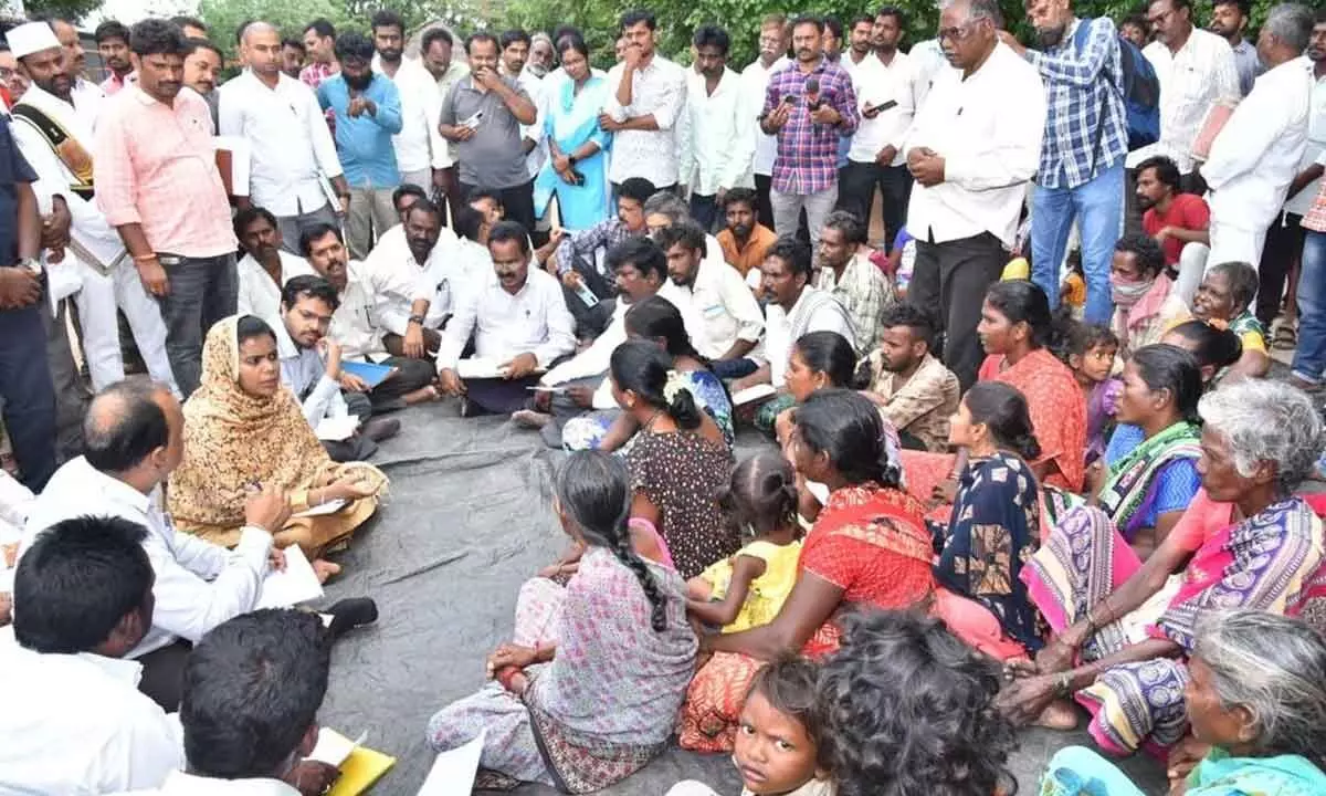 Collector A Thameem Ansariya interacting with tribals at Venkatadripalem of Yerragondapalem mandal on Thursday