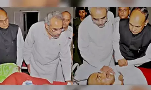 Flashback: PM Modis emotional encounter with wounded soldier during Kargil war Flashback: PM Modis emotional encounter with wounded soldier during Kargil war