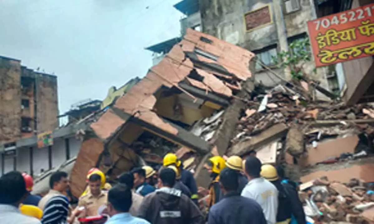 2 rescued, 24 people have narrow escape as Navi Mumbai building collapses