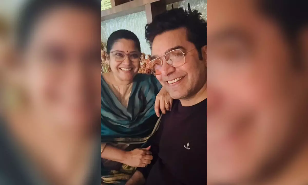 Renuka Shahanes modification of Kabhi Kabhi song for hubby Ashutosh Rana is a romantic treat