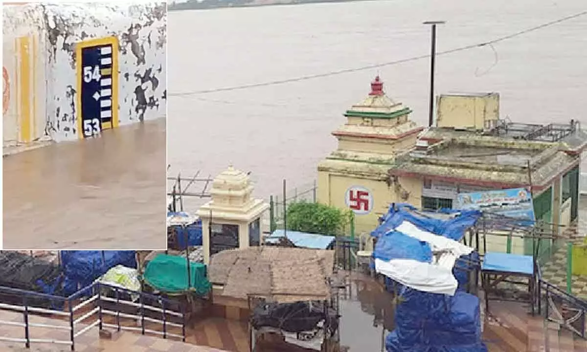 Godavari flood water marks 3rd warning level