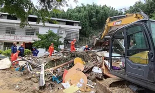 11 killed as landslide hits China