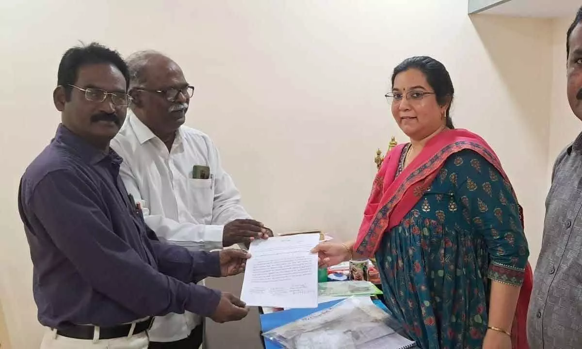 Dr MVR Krishnaji, national general secretary of Jana Vijnana Vedika, submitting a representation to MLA Aditi Gajapathi Raju in Vizianagaram