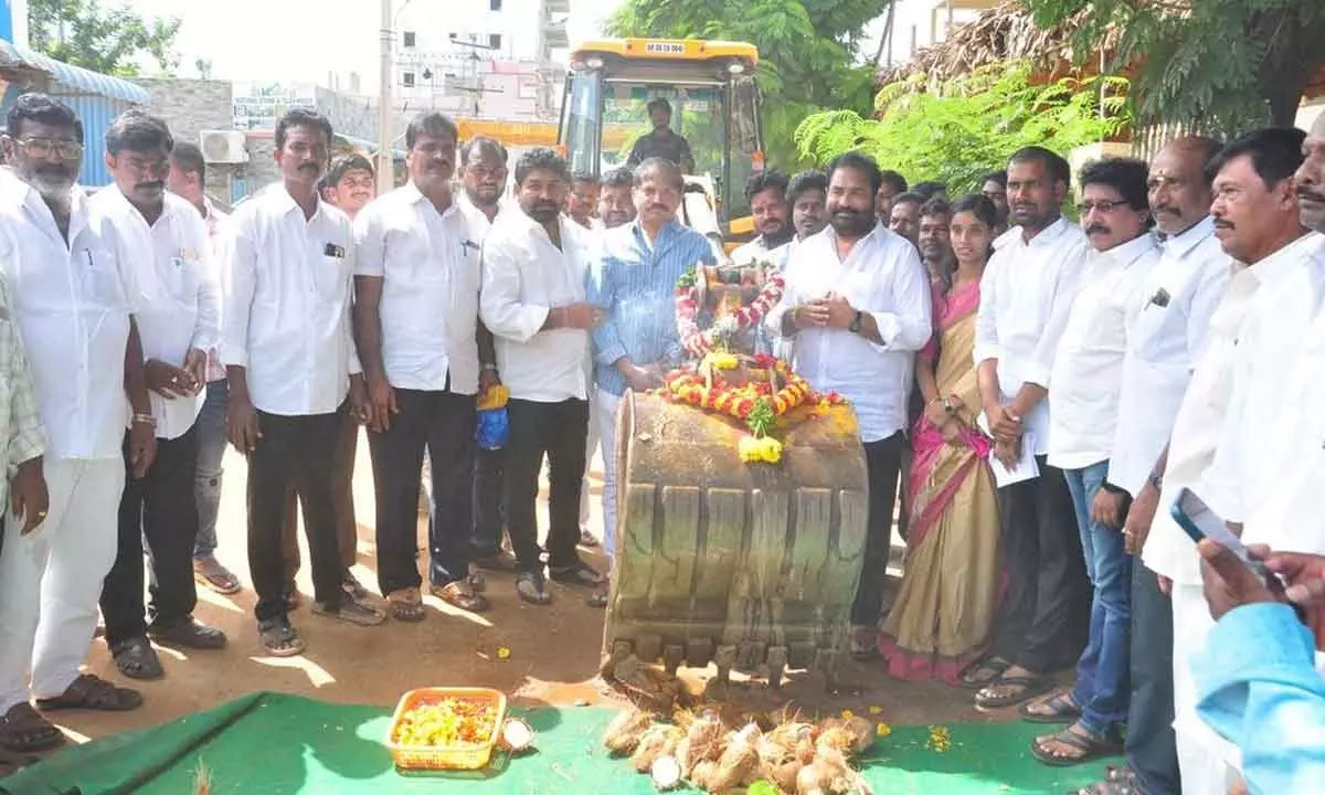 Nellore rural MLA Kotamreddy Sridhar Reddy laying foundation for the construction of drinking water pipeline at Srihari Nagar in Nellore rural constituency on Sunday