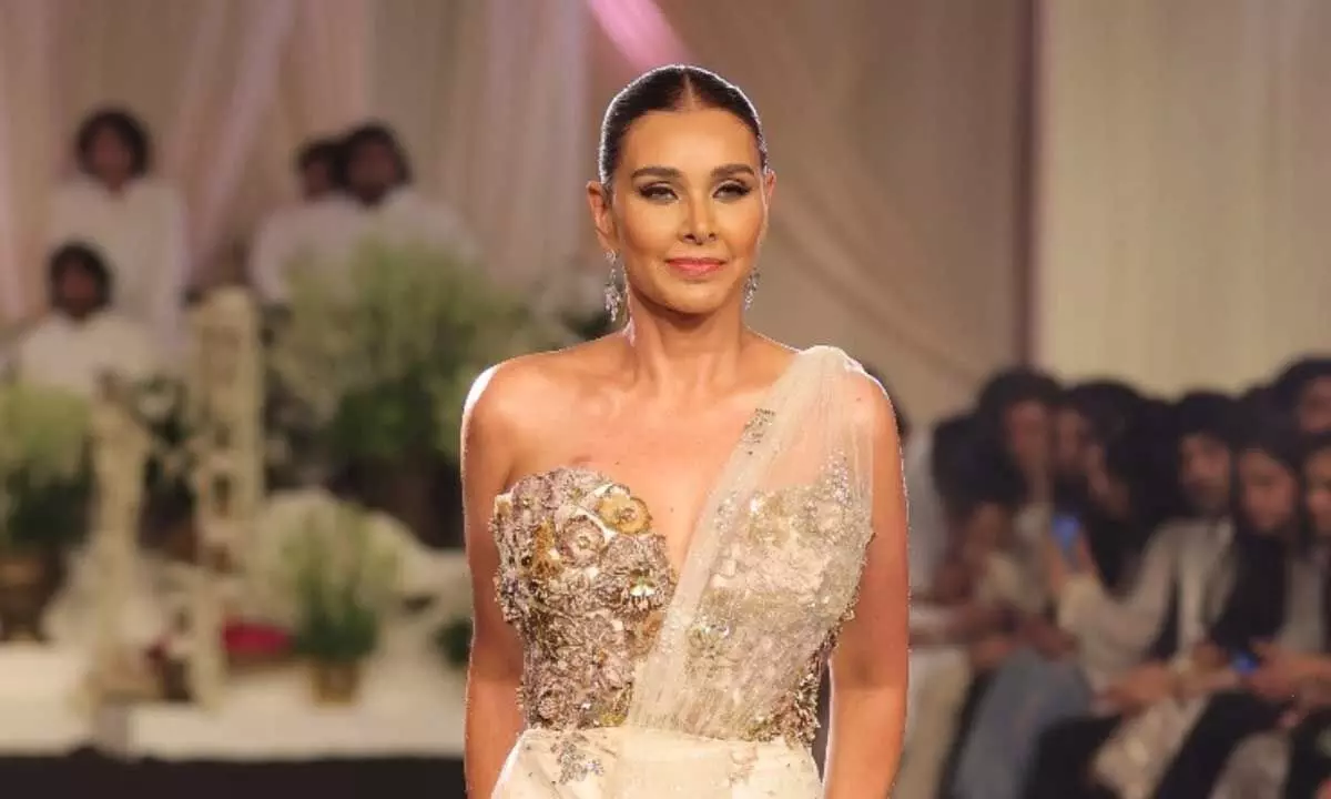 Lisa Rays Stunning Return to the Runway at India Couture Week 2024