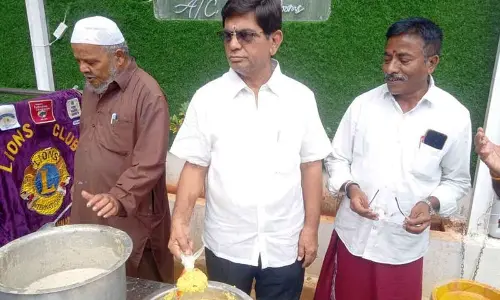 Breakfast being served to the poor at Premalaya Ashramam in Kadapa on Sunday