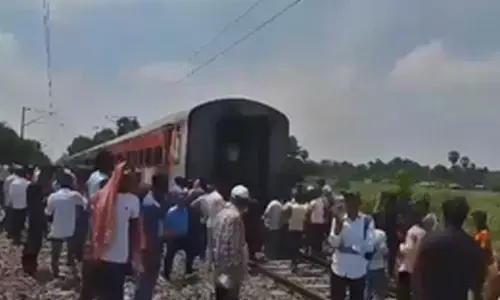 Coaches of Bihar Sampark Kranti Express detach in Samastipur, no injuries