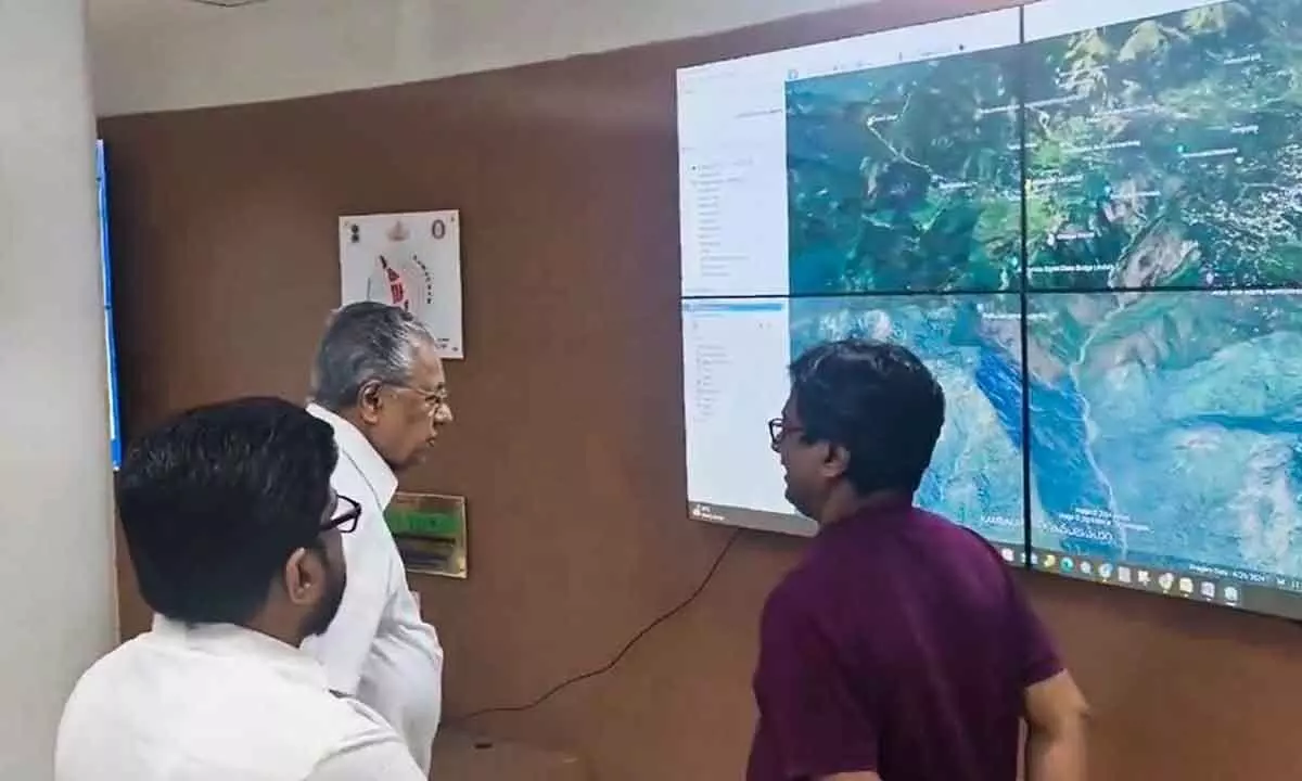 Kerala CM Vijayan evaluates the ongoing relief and rescue operations at SDM office in Chooralmala