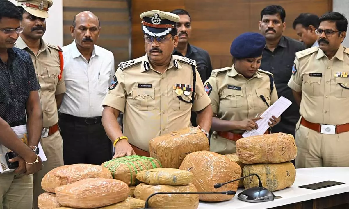 Police Commissioner SV Rajesekhar Babu addressing media in Vijayawada on Tuesday  						      (Photo: Ch Venkata Mastan)