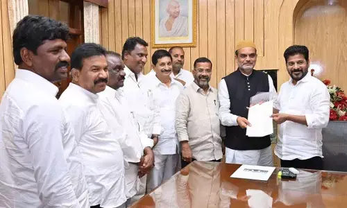 Haj Committee chairman holds talks with CM on pilgrims’ issues