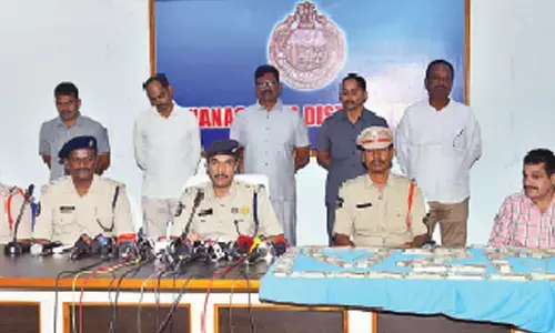 SP Vakul Jindal presenting the accused before the media in Vizianagaram on Thursday