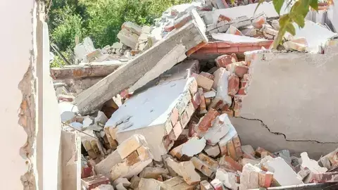 Family of four dies due to wall collapse in Nandyal