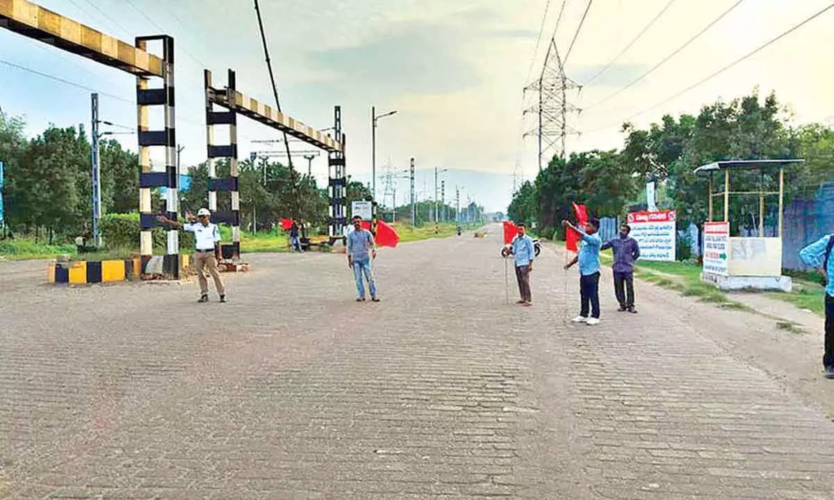 Busiest Sardar Vallabhbhai Patel Bridge gets closed