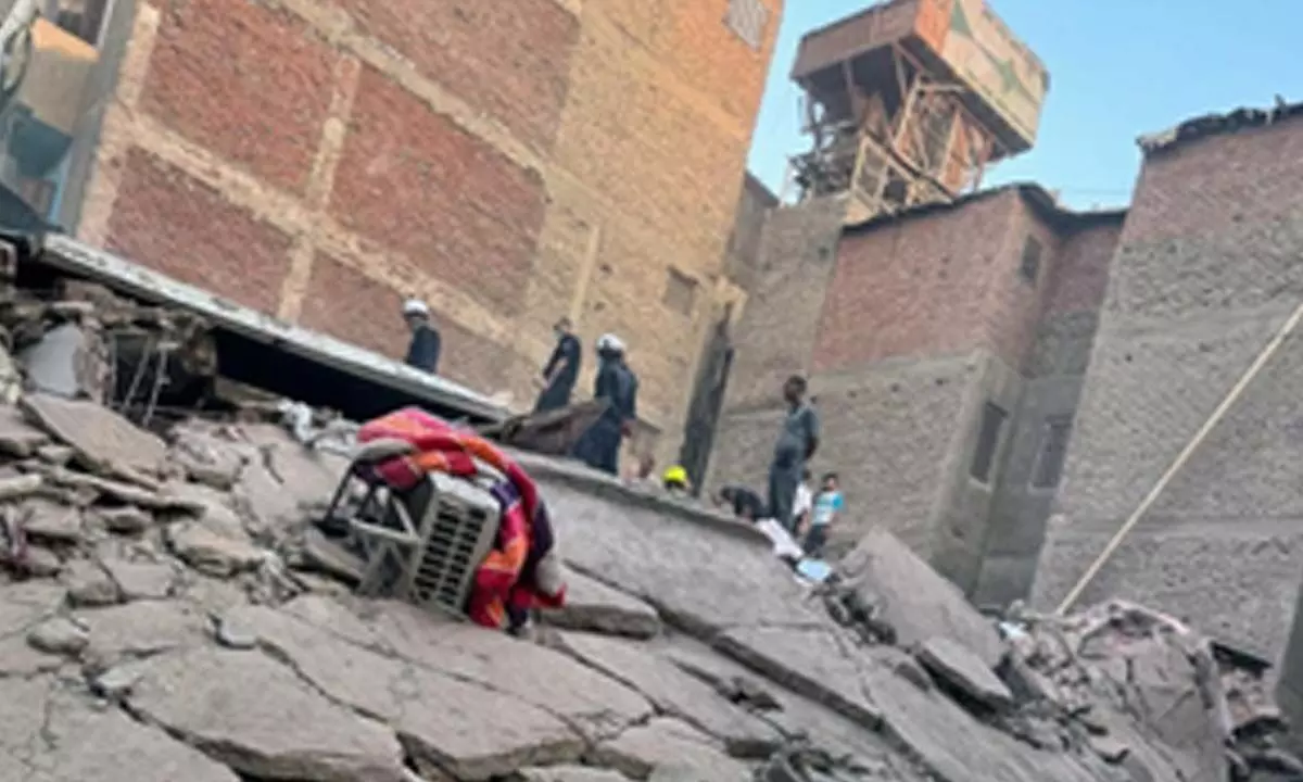 Cairo: One killed, seven wounded in building collapse