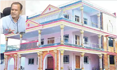 Pull down BRS office building, orders Minister Komatireddy