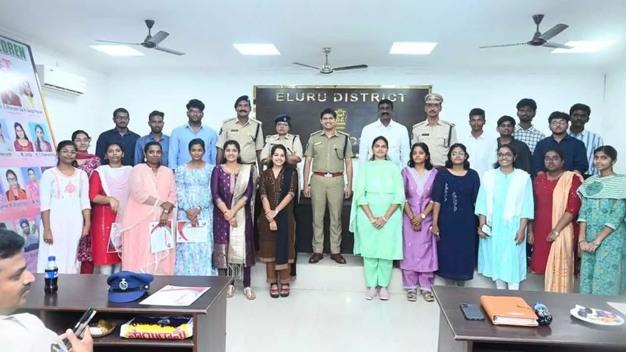 SP K Pratap Siva Kishore with students who received prizes and certificates in Eluru on Sunday