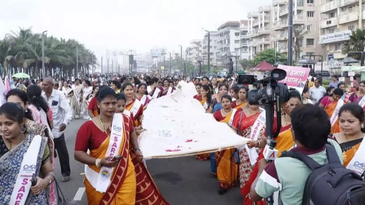 Visakhapatnam: Rally taken out with 1,000 feet handloom saree