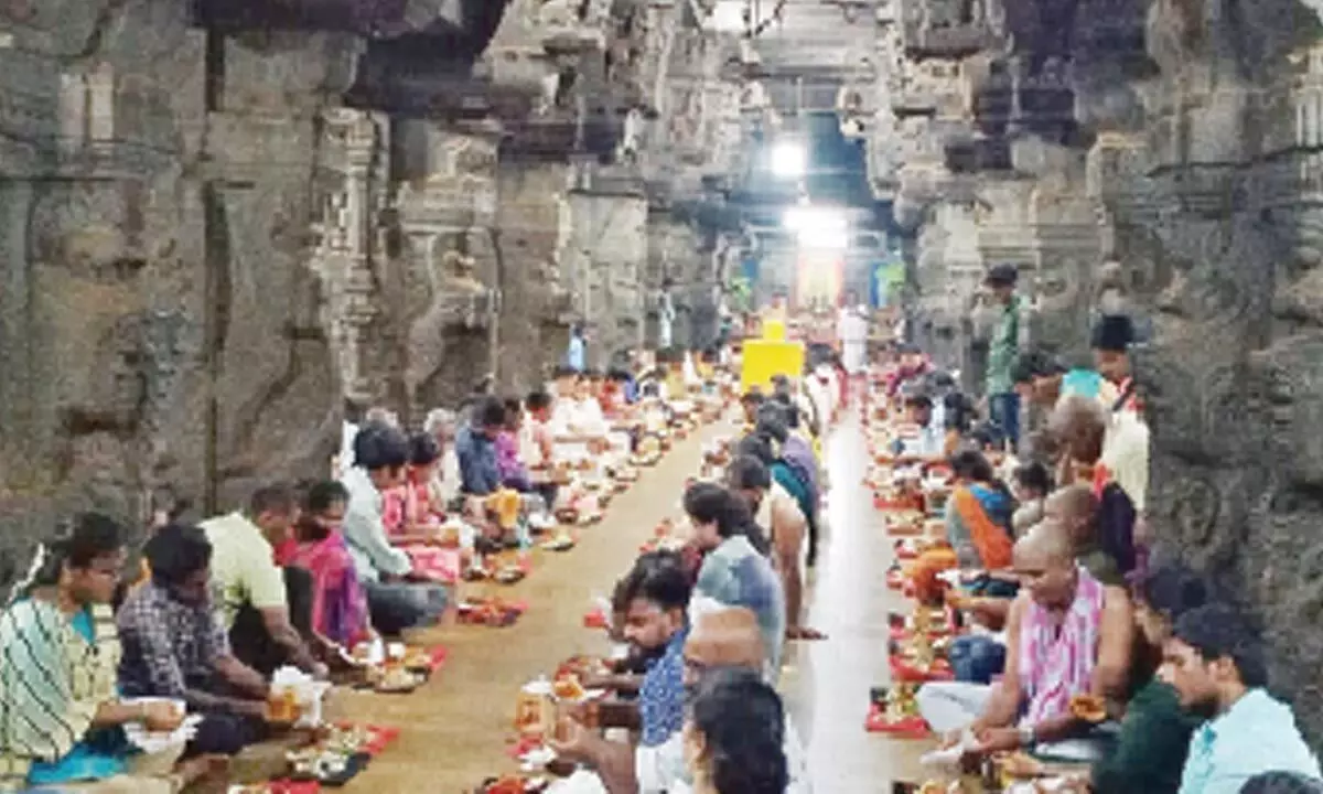 Devotees performing Rs 500 Rahu-Ketu pujas in Srikalahasti temple on Sunday