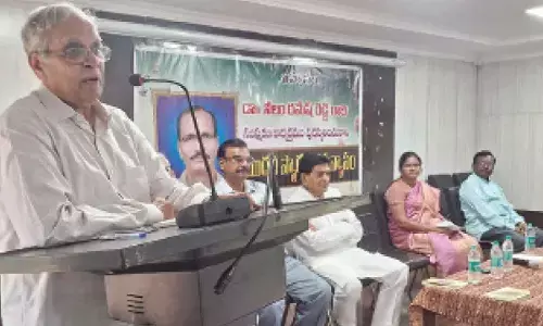 Dr Chakrapani, former Commissioner of Intermediate Board,  delivering a memorial lecture on educationist Dr Neelam Ramesh Reddy at Arts College in Anantapur on Sunday