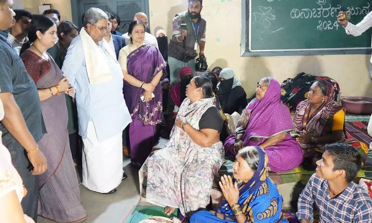 Siddaramaiah meets flood victims, assures all help