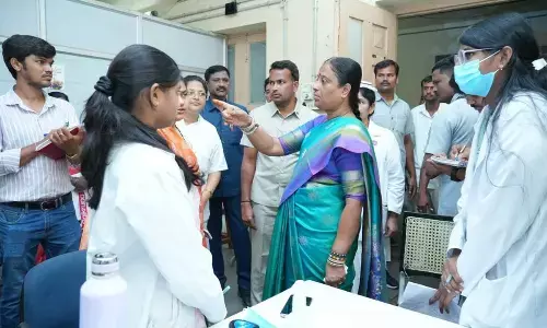 Minister for Environment, Forests and Endowments Konda Surekha speaking to the staff during a sudden inspection at the Regional Eye Hospital in Warangal on Monday