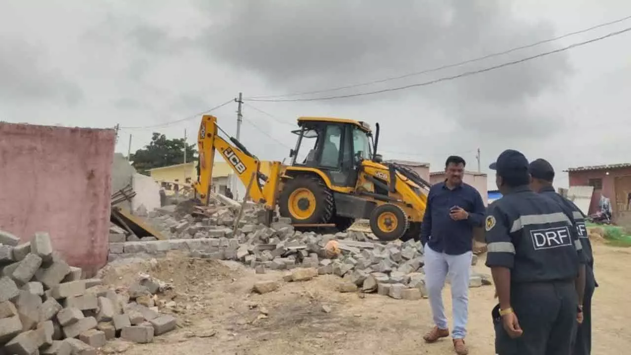 HYDRAA demolishes 52 illegal structures at Chintala pond