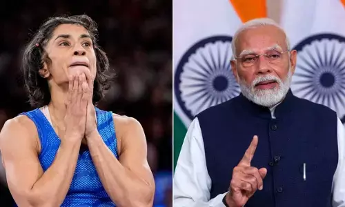 Paris Olympics 2024: PM Modi Consoles Vinesh Phogat After Disqualification at Wrestling Event