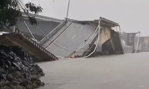 Bridge over Kali River collapses,Karnataka CM asks officials to ensure safety